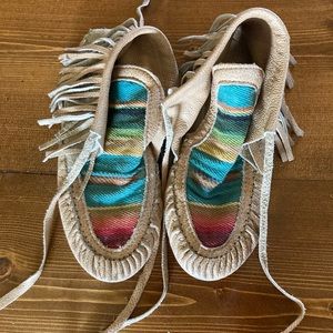 Fringed moccasin’s